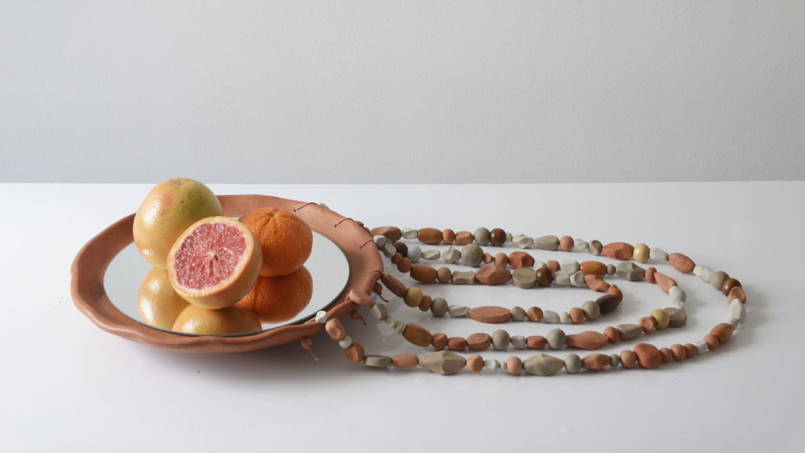 Sobre o poder dos encontros: cerâmicas da coleção Coralinas, de Marcus Camargo