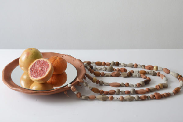 Sobre o poder dos encontros: cerâmicas da coleção Coralinas, de Marcus Camargo