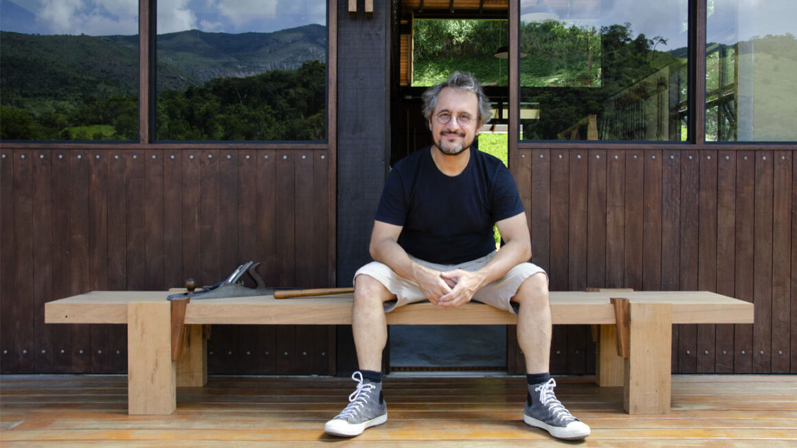 Desgner e artífice da madeira, Fernando Mendes lança nova coleção