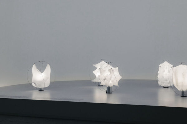 Atelier Oï + A-POC Able Issey Miyake: luz, moda e design