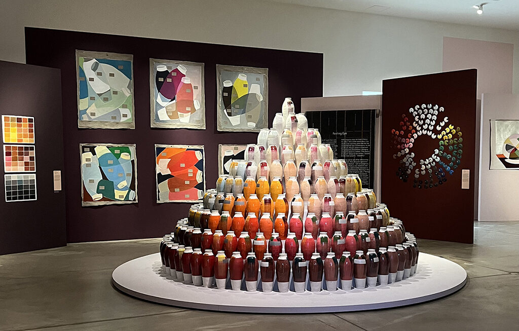 Hella Jongerius “sussura” coisas e poesia no Vitra Design Museum